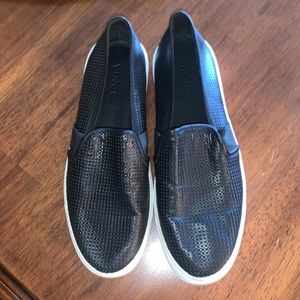 •MISMATCHED•VINCE WOMENS LEATHER SNEAKERS SIZE RIGHT 8 LEFT 9